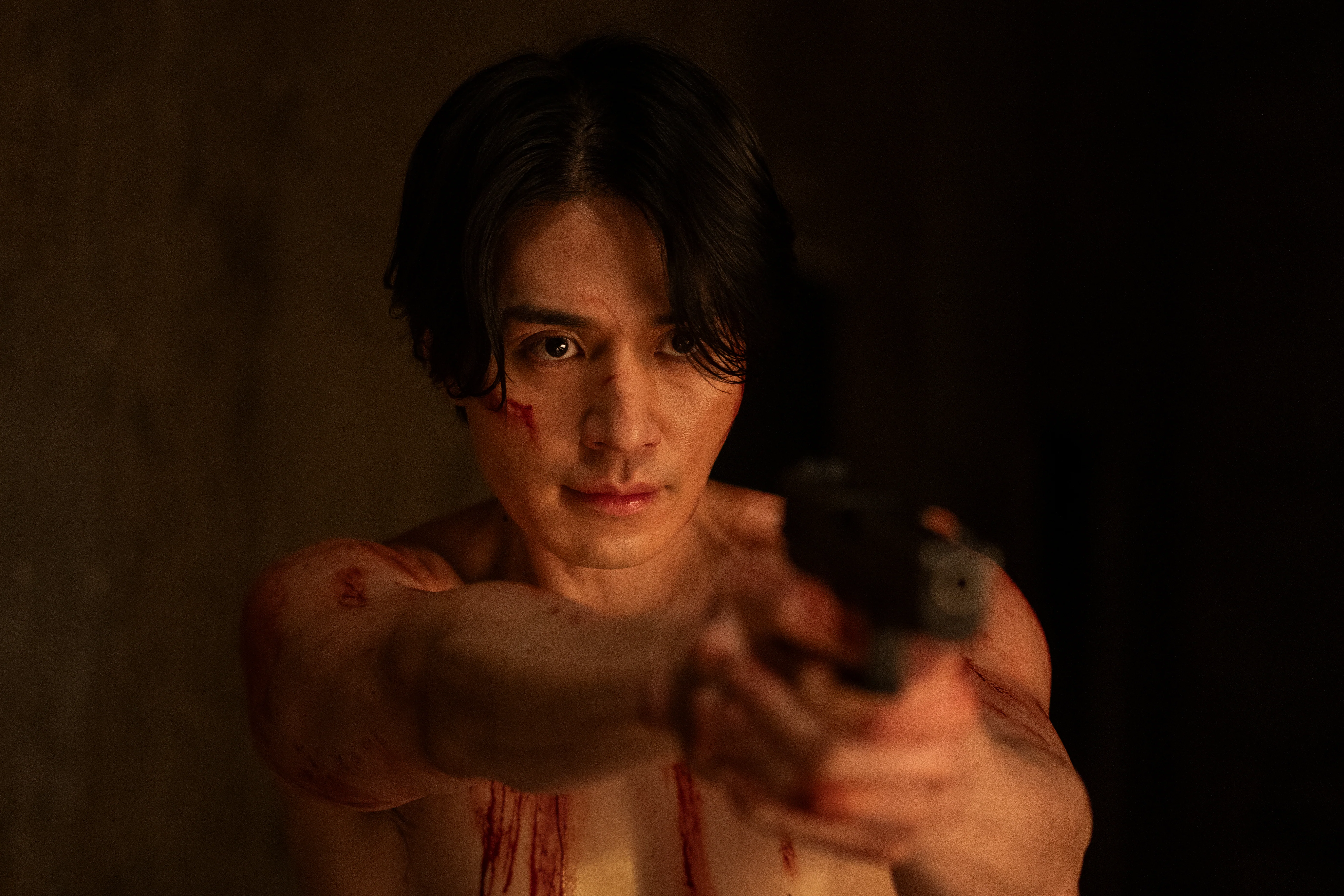 《殺人者的購物中心》第 2 季大結局劇情,李棟旭、岡田將生與趙漢善戲外反差